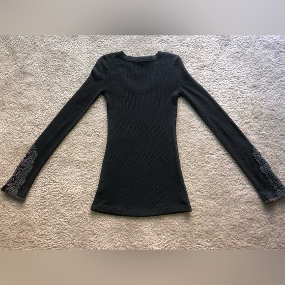 Free People RARE Black Fiesta Cuff Thermal Top XS - Picture 9 of 14